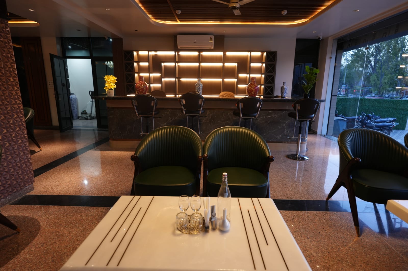 Lounge Bar